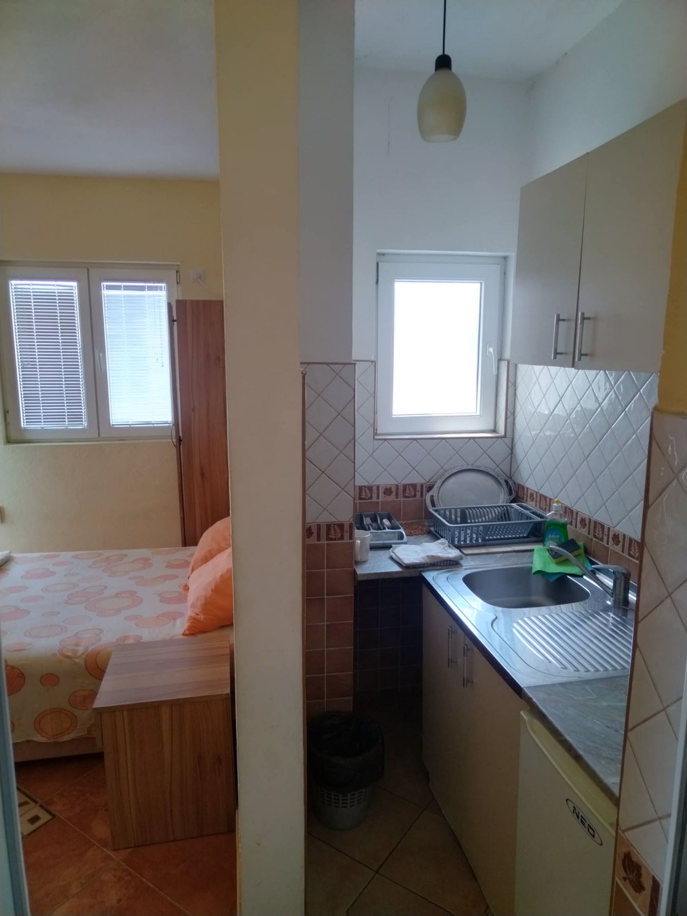 Lux apartman s pogledom na more (Br 5) — kuhinja i spavaća