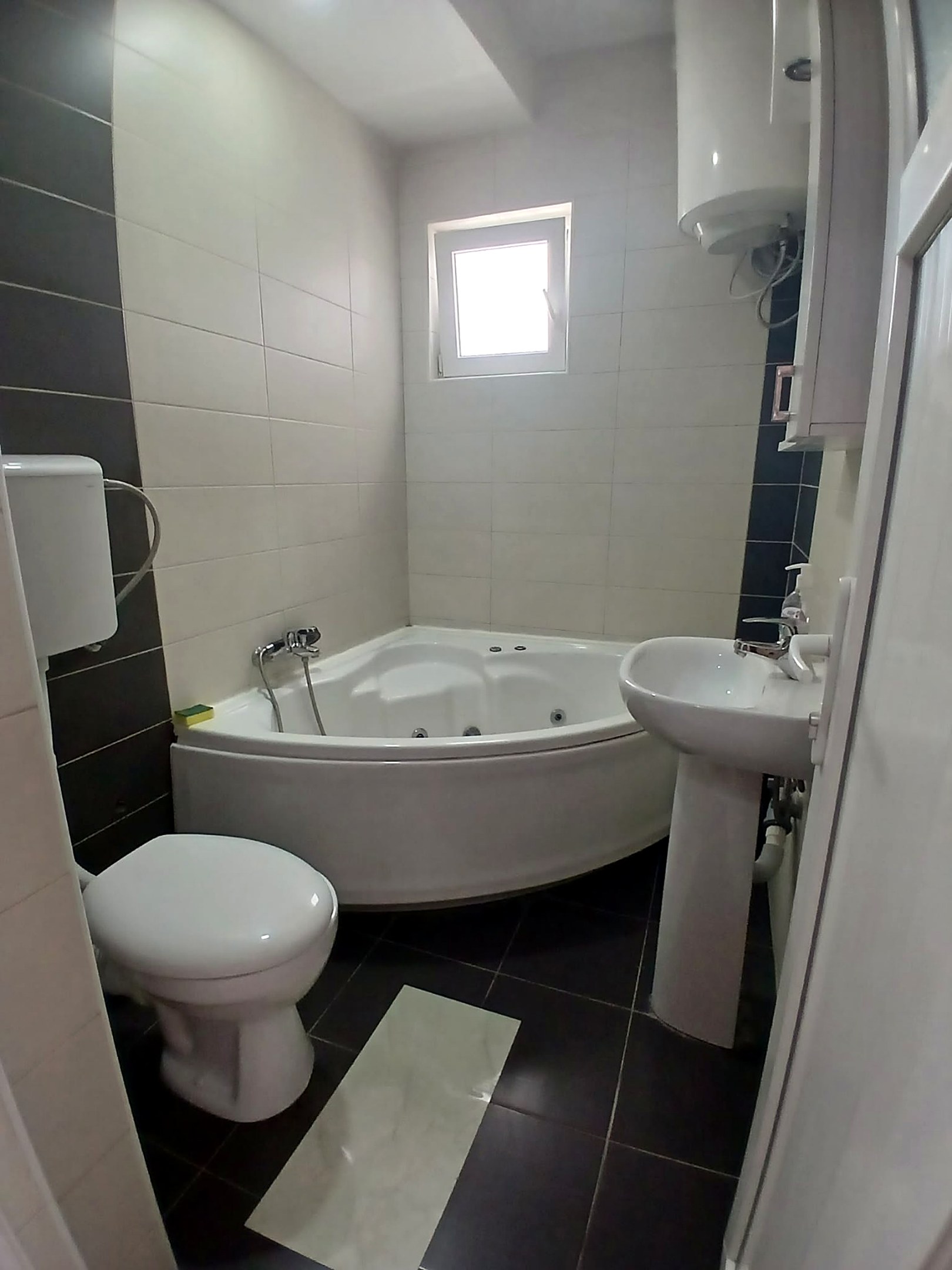 Lux apartman s pogledom na more (Br 5) — kupatilo s kadom