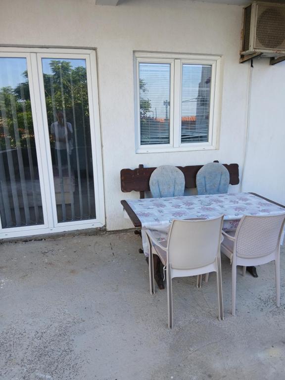 Apartman sa dvije sobe (Br 9) — terasa